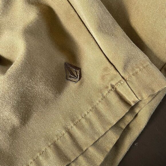 Volcom Flat Front Bark Khaki Shorts 10” Inseam 30 - Picture 6 of 9